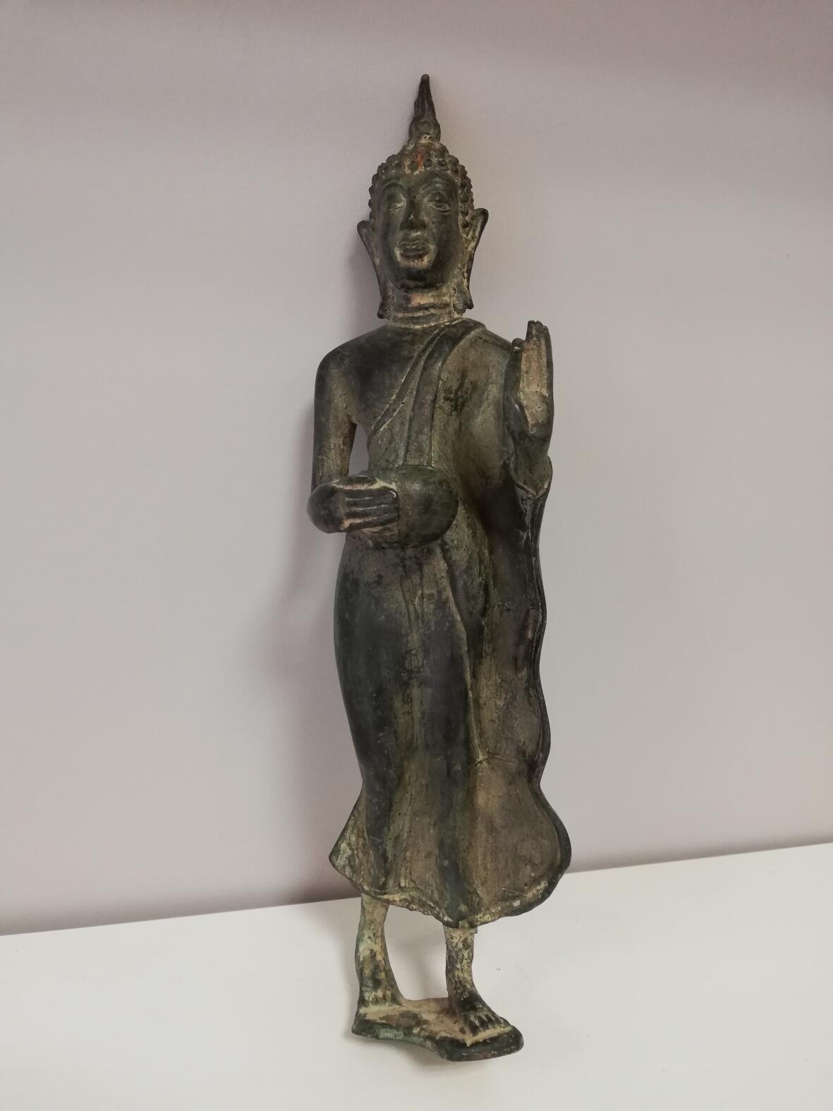 Stehende Buddha Figur 