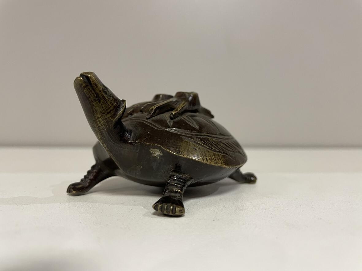 Kleine Bronzefigur ,, Schildkröte ,,  Asiatisch* 