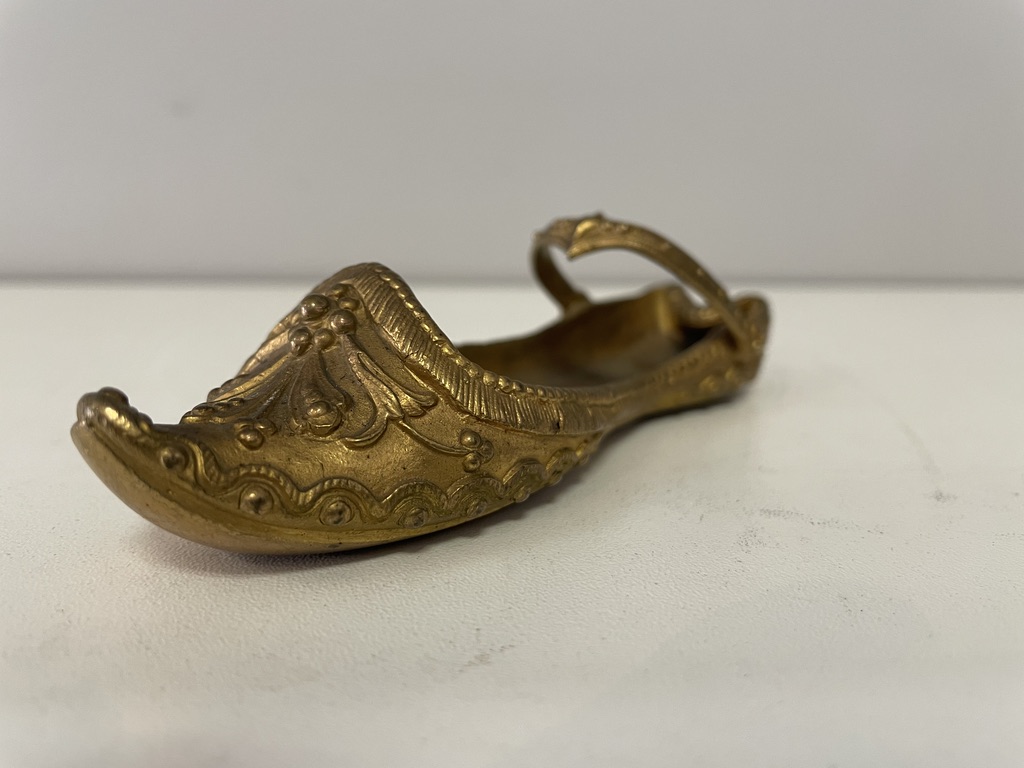 Miniaturdamenschuh aus Bronze