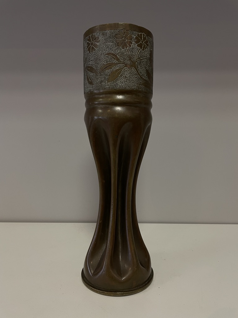 Grabenkunst, Messingvase aus 8cm M5-Patrone von Berndorf